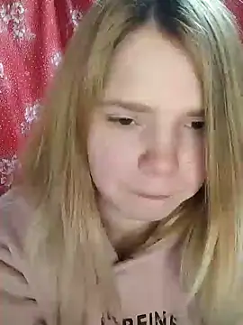 Snapshot of Zuli_Kiska chatting on January 12, 9:19 pm Zuli Kiska online show from January 12, 9:19 pm