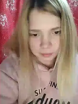 Snapshot of Zuli_Kiska chatting on January 13, 12:19 am Zuli Kiska online show from January 13, 12:19 am