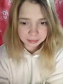 Snapshot of Zuli_Kiska chatting on January 24, 12:42 am Zuli Kiska online show from January 24, 12:42 am