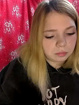 Snapshot of Zuli_Kiska chatting on February 13, 9:06 pm Zuli Kiska online show from February 13, 9:06 pm