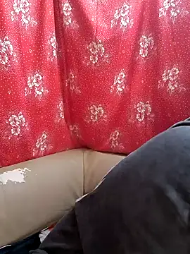 Snapshot of Zuli_Kiska chatting on February 14, 10:14 pm Zuli Kiska online show from February 14, 10:14 pm