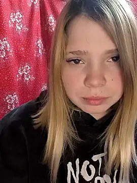 Snapshot of Zuli_Kiska chatting on February 28, 8:18 pm Zuli Kiska online show from February 28, 8:18 pm