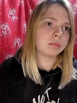 Snapshot of Zuli_Kiska chatting on March 12, 12:31 am Zuli Kiska online show from March 12, 12:31 am