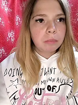 Snapshot of Zuli_Kiska chatting on October 5, 11:41 am Zuli Kiska online show from October 5, 11:41 am