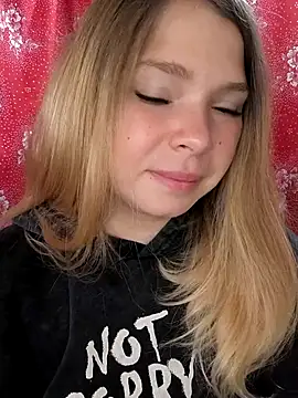 Snapshot of Zuli_Kiska chatting on October 7, 6:32 am Zuli Kiska online show from October 7, 6:32 am