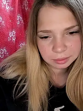 Snapshot of Zuli_Kiska chatting on October 13, 11:10 am Zuli Kiska online show from October 13, 11:10 am