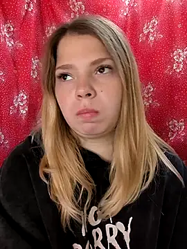 Snapshot of Zuli_Kiska chatting on October 15, 6:35 am Zuli Kiska online show from October 15, 6:35 am