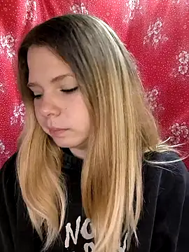 Snapshot of Zuli_Kiska chatting on November 5, 8:36 am Zuli Kiska online show from November 5, 8:36 am