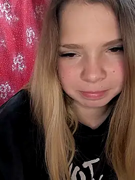 Snapshot of Zuli_Kiska chatting on November 7, 7:41 am Zuli Kiska online show from November 7, 7:41 am