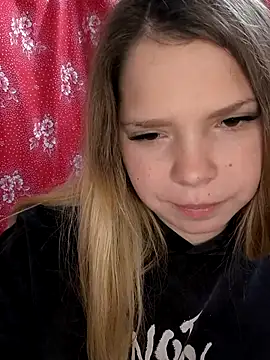 Snapshot of Zuli_Kiska chatting on November 10, 10:47 am Zuli Kiska online show from November 10, 10:47 am