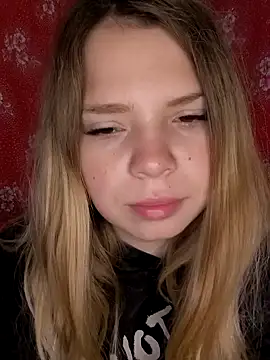 Snapshot of Zuli_Kiska chatting on November 19, 7:19 am Zuli Kiska online show from November 19, 7:19 am