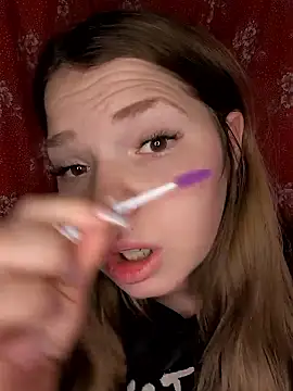 Snapshot of Zuli_Kiska chatting on December 19, 8:05 pm Zuli Kiska online show from December 19, 8:05 pm