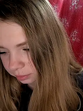 Snapshot of Zuli_Kiska chatting on February 11, 9:09 pm Zuli Kiska online show from February 11, 9:09 pm