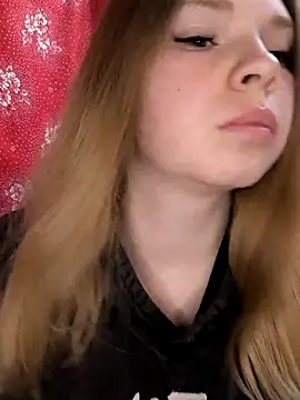 Snapshot of Zuli_Kiska chatting on February 13, 4:19 am Zuli Kiska online show from February 13, 4:19 am