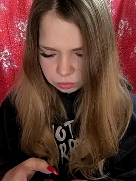 Snapshot of Zuli_Kiska chatting on February 17, 11:55 pm Zuli Kiska online show from February 17, 11:55 pm