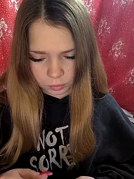 Snapshot of Zuli_Kiska chatting on February 19, 8:49 pm Zuli Kiska online show from February 19, 8:49 pm