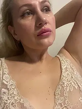 YourBlondee online show from December 16, 2:57 am