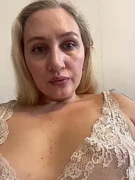 YourBlondee online show from December 20, 6:40 am