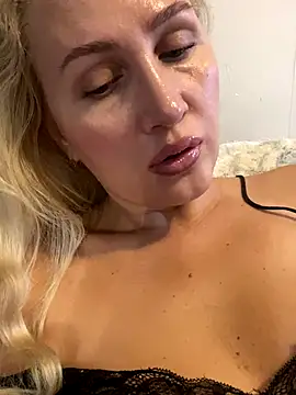 YourBlondee online show from October 23, 2:00 am