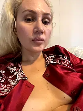 YourBlondee online show from October 29, 3:31 am