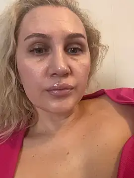 YourBlondee online show from March 10, 4:06 am