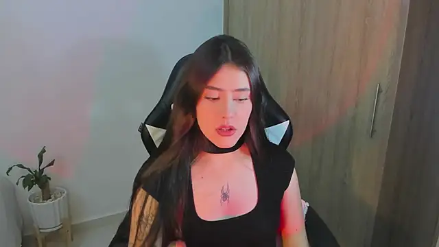 Snapshot of iriswest_ chatting on February 11, 12:17 am iriswest  online show from February 11, 12:17 am