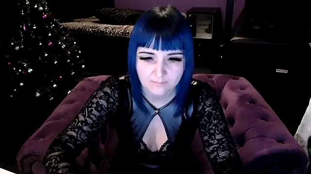 beauty-of-pain online show from December 5, 6:15 pm