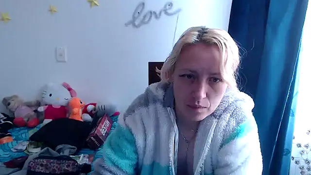 Snapshot of kittykalor09 chatting on December 16, 2:27 pm kittykalor09 online show from December 16, 2:27 pm