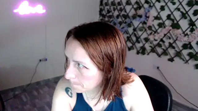 kittykalor09 online show from April 14, 2:06 am