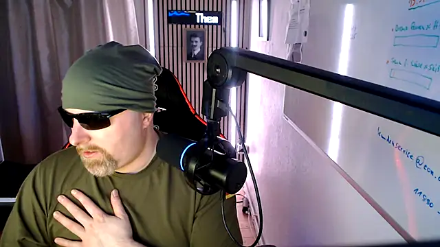 DerPornoPete online show from May 2, 7:41 pm