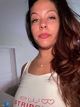 bellafreakyfun online show from April 13, 1:27 pm