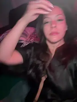 Snapshot of bellafreakyfun chatting on May 2, 11:15 am bellafreakyfun online show from May 2, 11:15 am