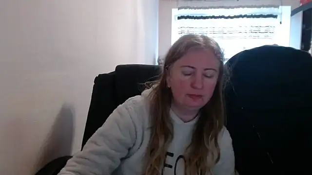 PeterAndJen online show from March 12, 6:19 am