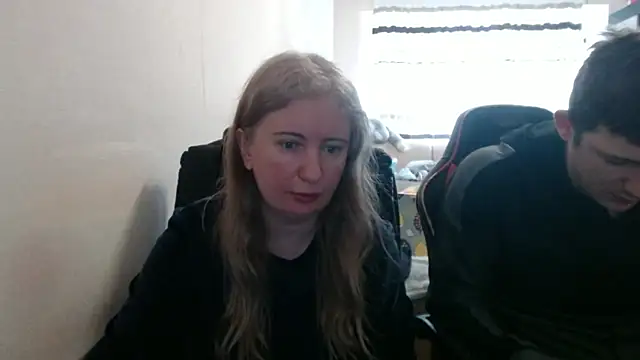 PeterAndJen online show from April 1, 1:41 pm