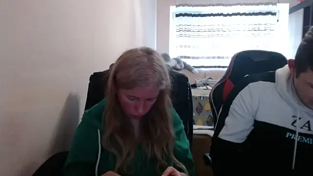 PeterAndJen online show from April 15, 4:58 pm