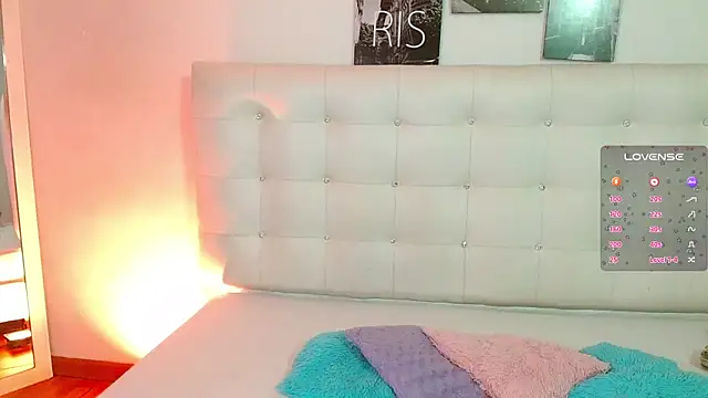 hornystepmommy online show from December 20, 7:50 pm