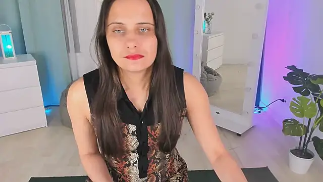 Snapshot of Orfeya chatting on February 8, 11:35 am Orfeya online show from February 8, 11:35 am