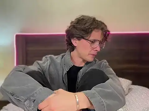 mcklister kinky feets online show from March 15, 8:42 am