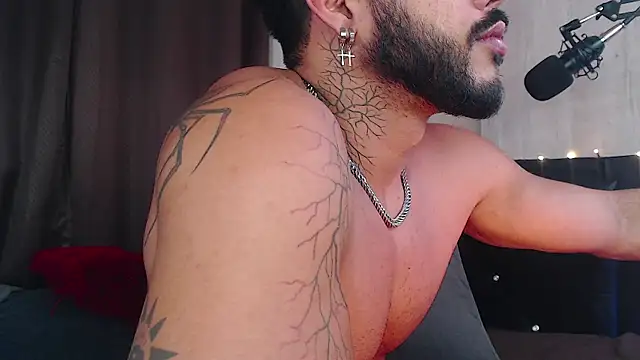 Snapshot of Artemis_Kazttman chatting on December 8, 1:47 pm Artemis Kazttman online show from December 8, 1:47 pm