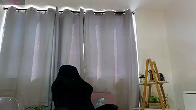 bella  adams online show from February 19, 9:25 pm