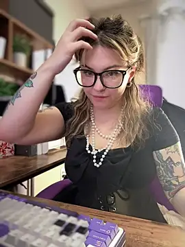 JennKenobi online show from February 21, 6:15 pm