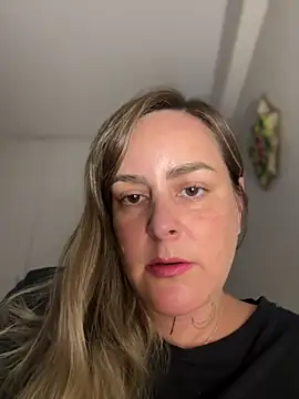 Snapshot of misslulipop chatting on February 25, 12:36 am misslulipop online show from February 25, 12:36 am