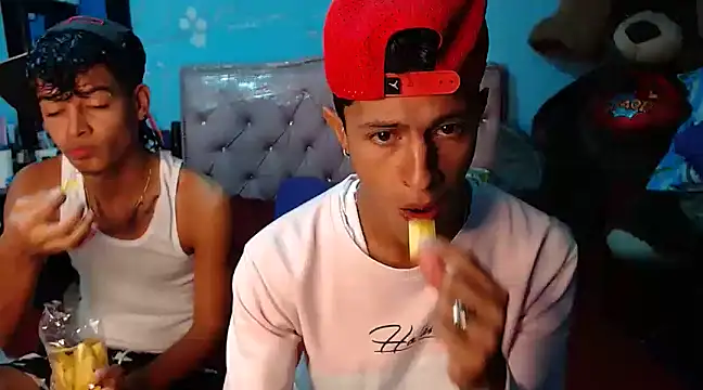 Snapshot of gustavo_saaled19 chatting on December 13, 11:39 pm gustavo saaled19 online show from December 13, 11:39 pm