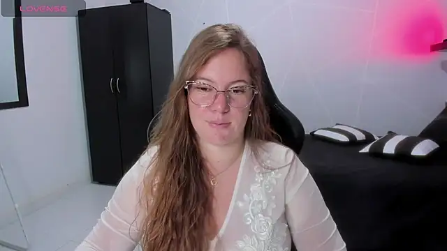 Snapshot of tamy_shine87 chatting on November 2, 11:40 pm tamy shine87 online show from November 2, 11:40 pm