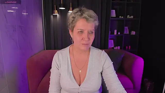 Snapshot of KathySunn chatting on February 12, 1:37 pm KathySunn online show from February 12, 1:37 pm