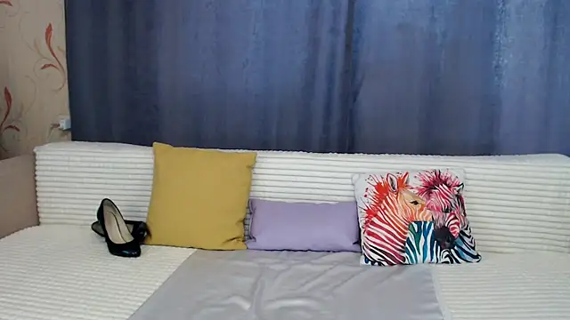 Snapshot of Emilyzest777 chatting on February 3, 5:40 am Emilyzest777 online show from February 3, 5:40 am