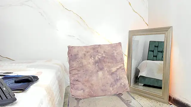 IsiisLovei online show from September 10, 2:39 pm