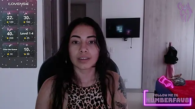 numberfav8 online show from December 19, 10:32 pm