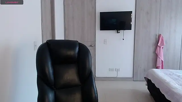 numberfav8 online show from December 27, 8:18 pm