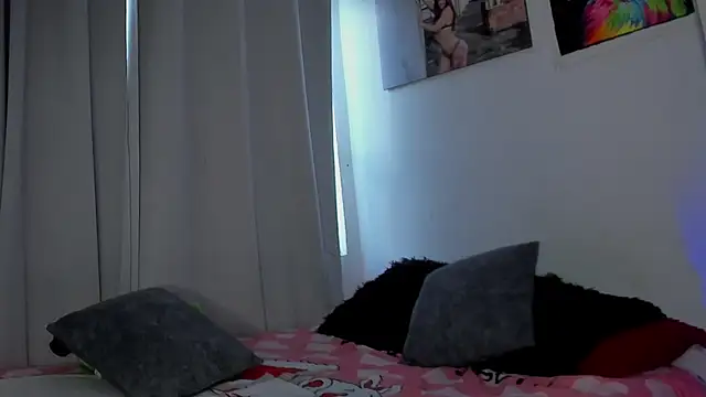 Sarah Jhonson online show from November 18, 1:26 pm